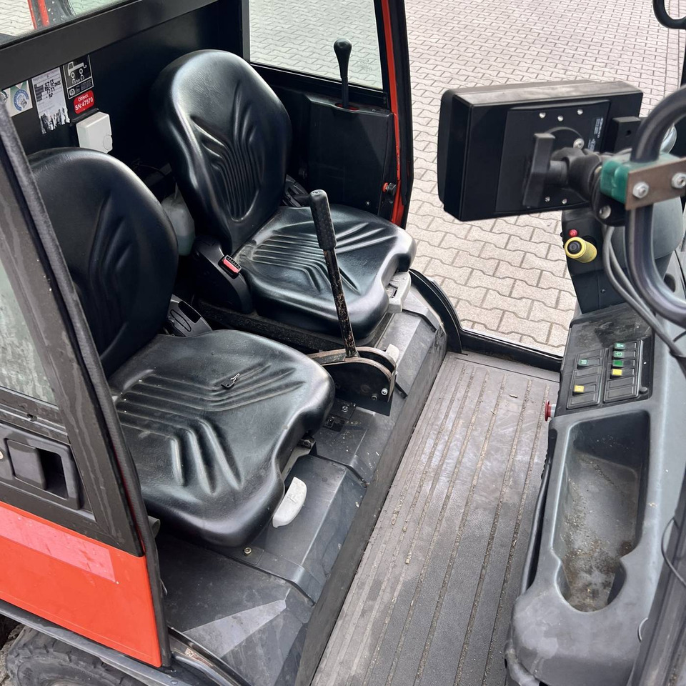 Linde P250 SWB (127) - Elektromos vontató: 5 kép. Linde P250 SWB (127) - Elektromos vontató: 5 kép.