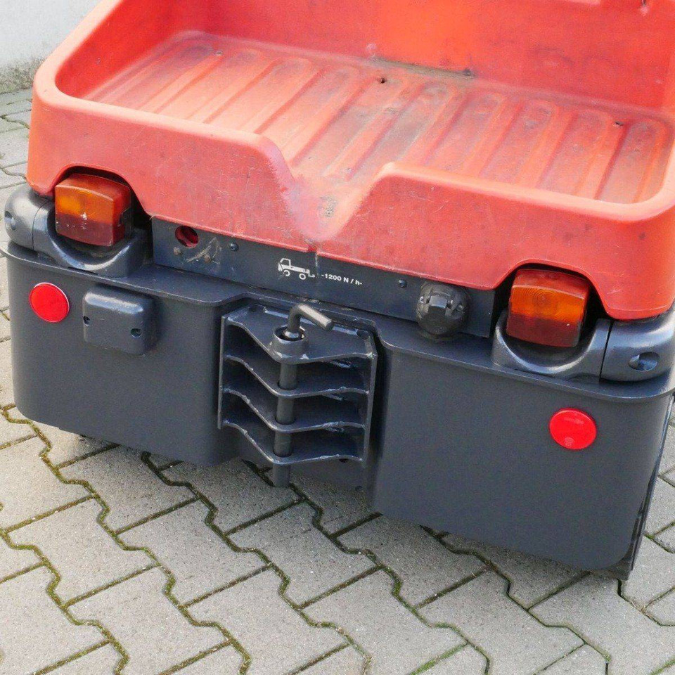 Linde P60Z (126) - Elektromos vontató: 4 kép. Linde P60Z (126) - Elektromos vontató: 4 kép.