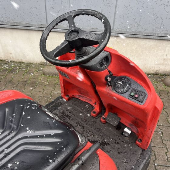 Linde P60Z (126) - Elektromos vontató: 3 kép. Linde P60Z (126) - Elektromos vontató: 3 kép.