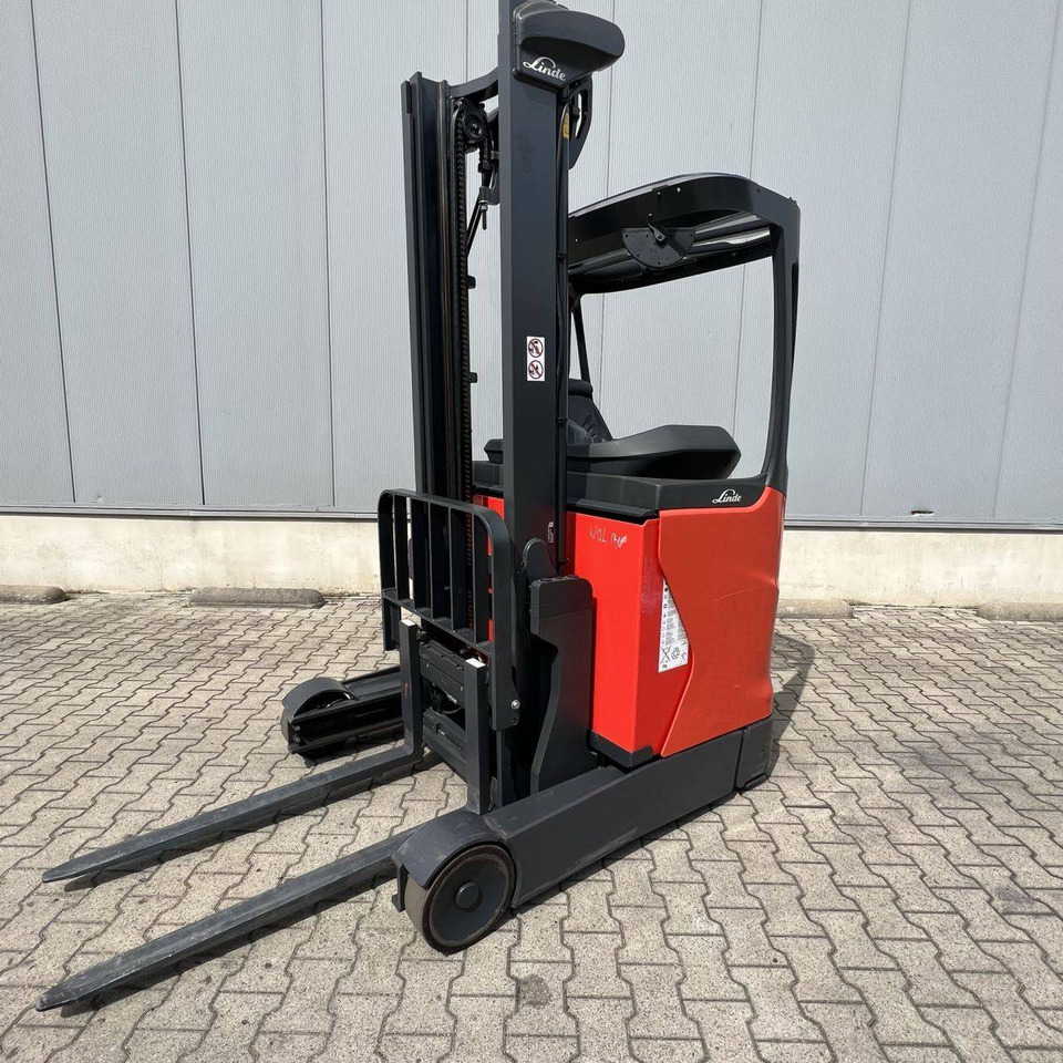Linde R12B (1120) - Tolóoszlopos targoncá: 2 kép. Linde R12B (1120) - Tolóoszlopos targoncá: 2 kép.