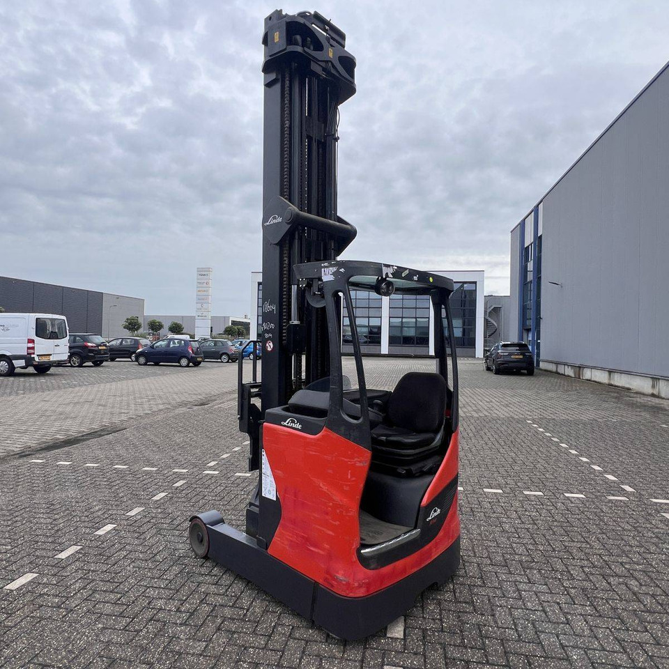Linde R14HD (1120) - Tolóoszlopos targoncá: 2 kép. Linde R14HD (1120) - Tolóoszlopos targoncá: 2 kép.