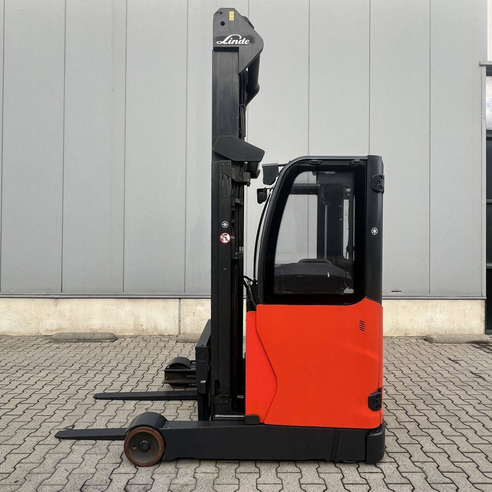 Linde R16 (1120) Coldstore - Tolóoszlopos targoncá: 3 kép. Linde R16 (1120) Coldstore - Tolóoszlopos targoncá: 3 kép.