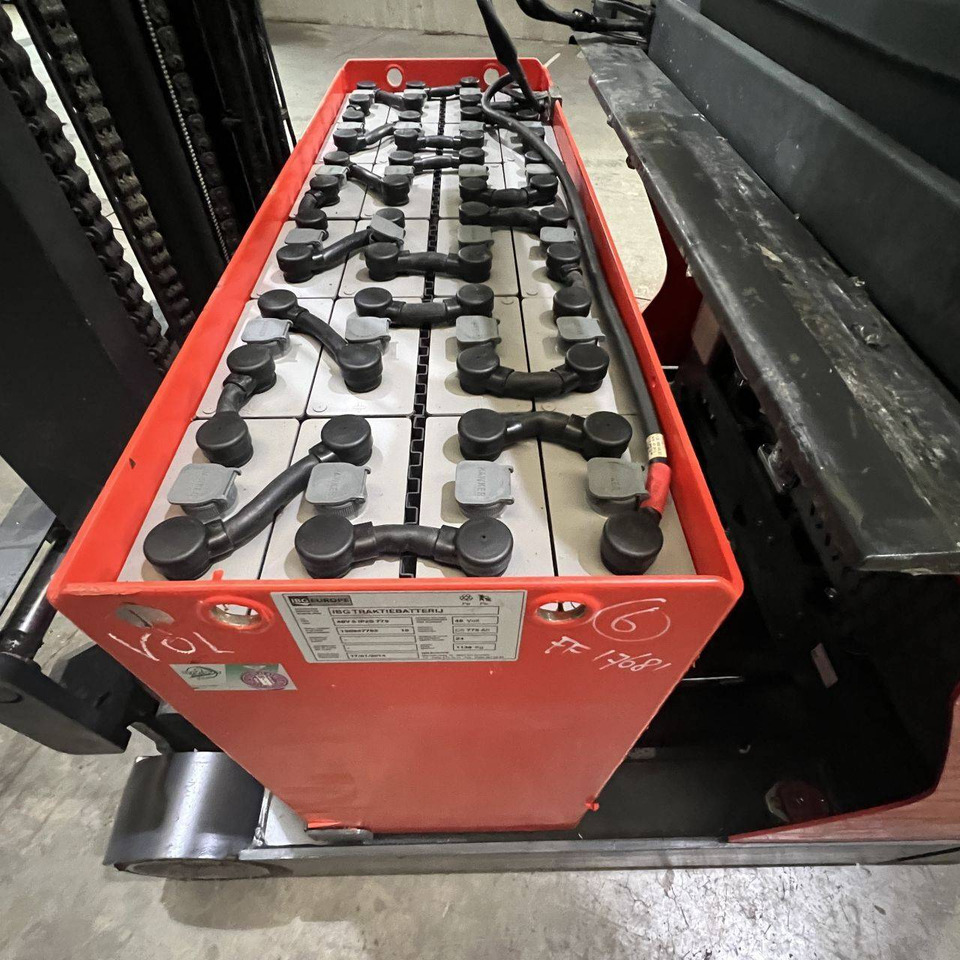 Linde R16 (1120) - Tolóoszlopos targoncá: 5 kép. Linde R16 (1120) - Tolóoszlopos targoncá: 5 kép.