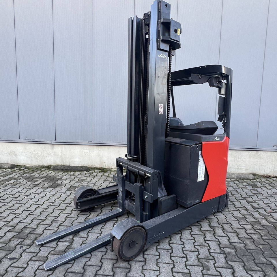 Linde R20 HD (1120) - Tolóoszlopos targoncá: 2 kép. Linde R20 HD (1120) - Tolóoszlopos targoncá: 2 kép.