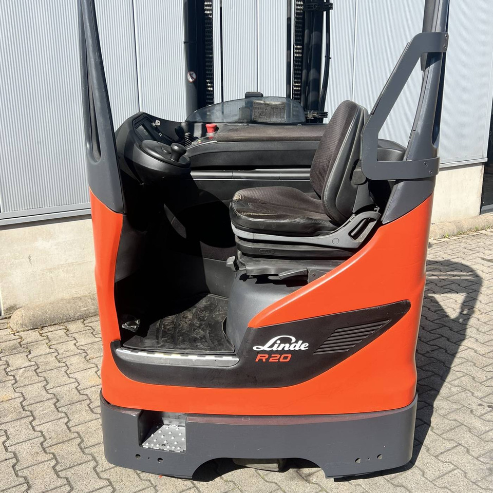 Linde R20G (1120) - Tolóoszlopos targoncá: 2 kép. Linde R20G (1120) - Tolóoszlopos targoncá: 2 kép.