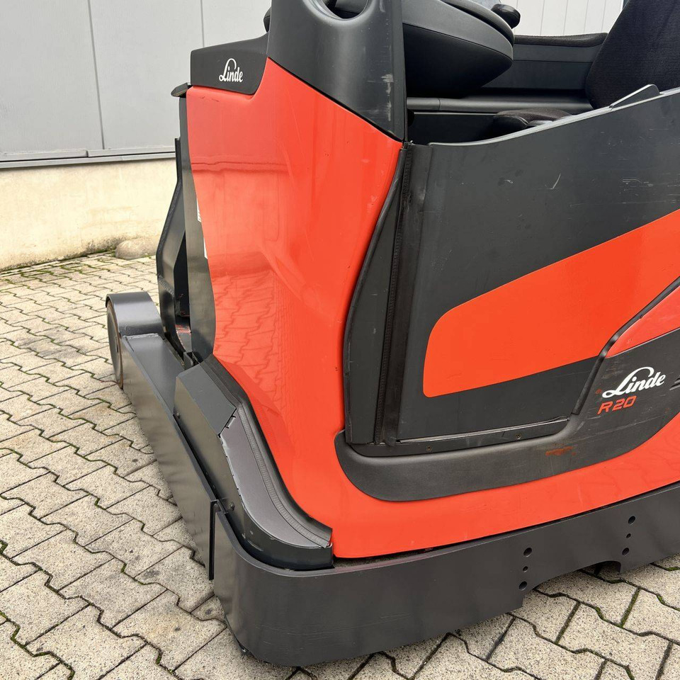 Linde R20W (1120) - Tolóoszlopos targoncá: 5 kép. Linde R20W (1120) - Tolóoszlopos targoncá: 5 kép.