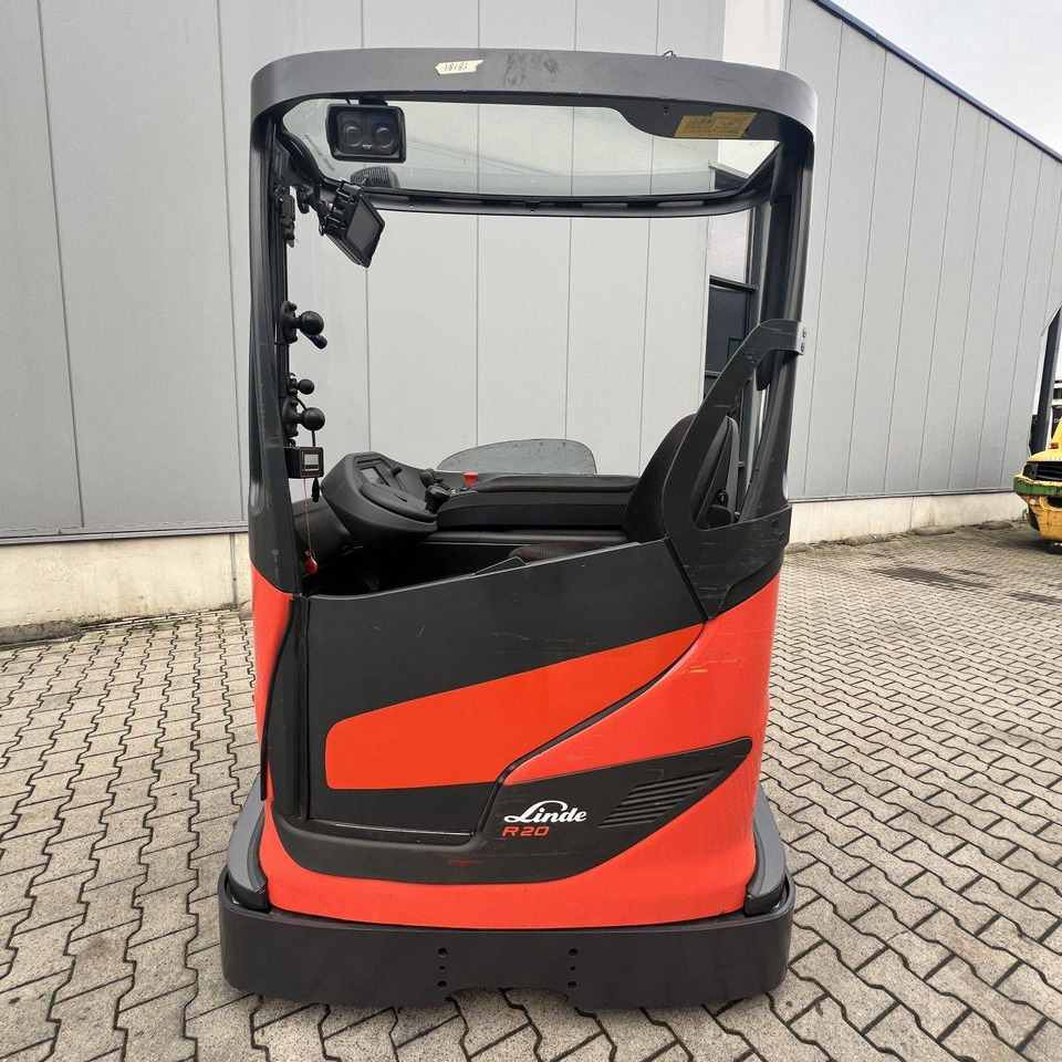 Linde R20W (1120) - Tolóoszlopos targoncá: 3 kép. Linde R20W (1120) - Tolóoszlopos targoncá: 3 kép.