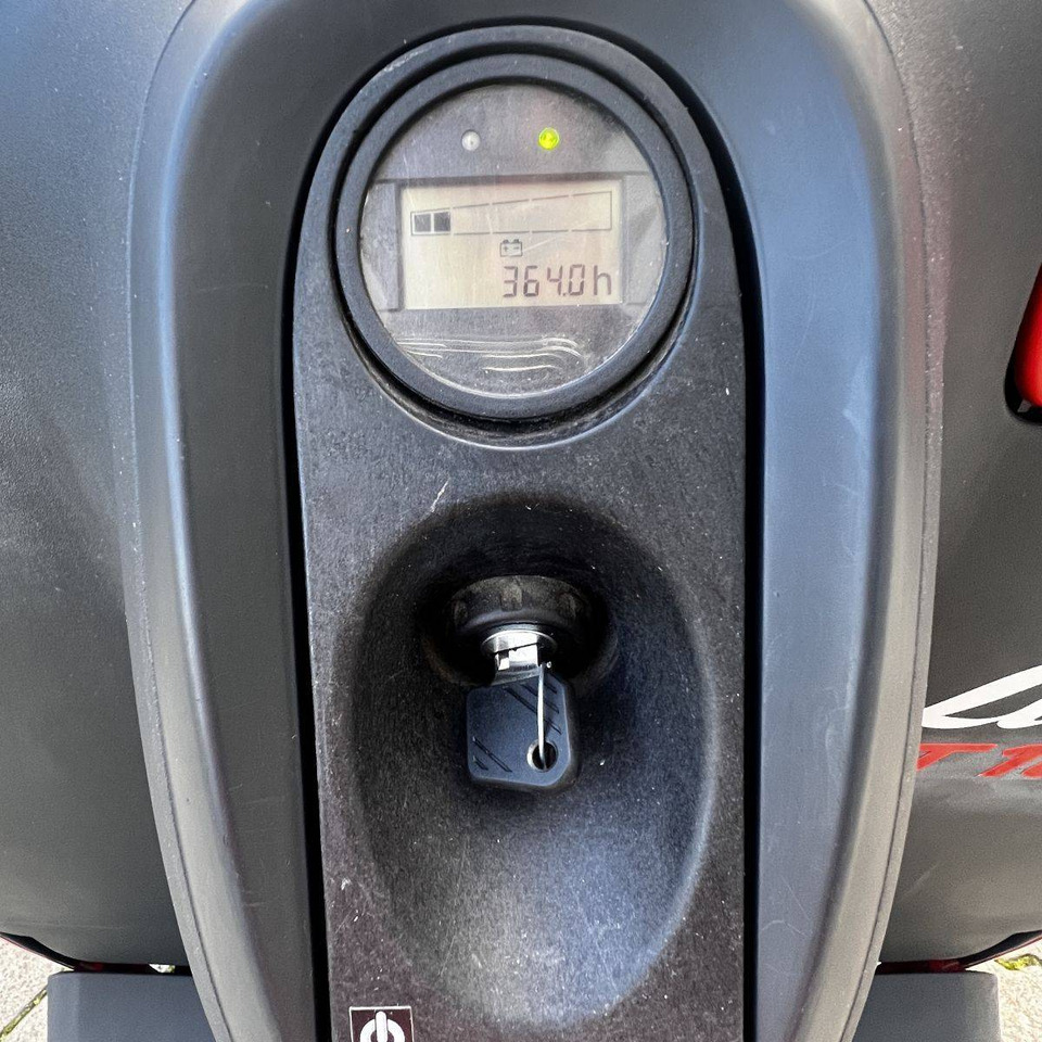 Linde T16 (1152) - Kézi raklapemelő: 4 kép. Linde T16 (1152) - Kézi raklapemelő: 4 kép.