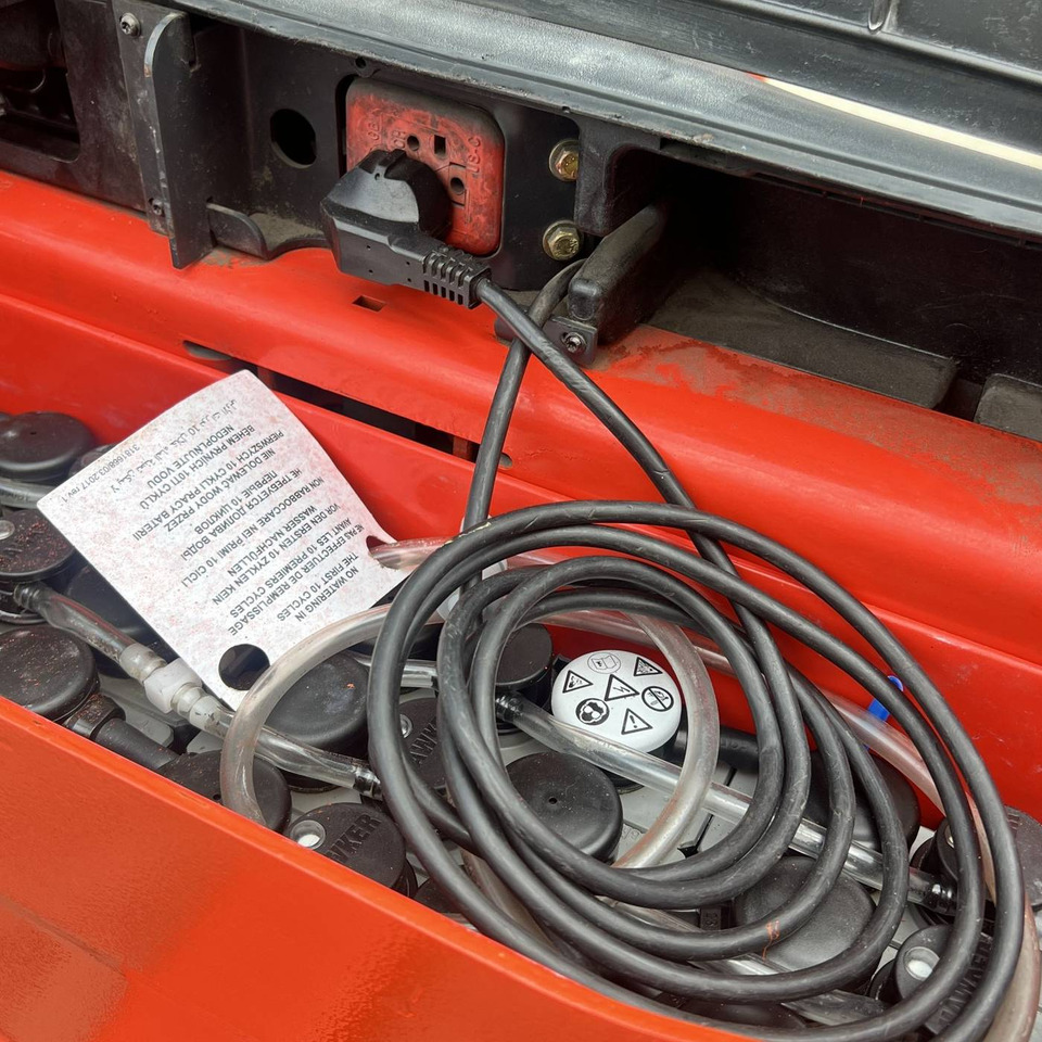 Linde T16 (1152) - Kézi raklapemelő: 5 kép. Linde T16 (1152) - Kézi raklapemelő: 5 kép.