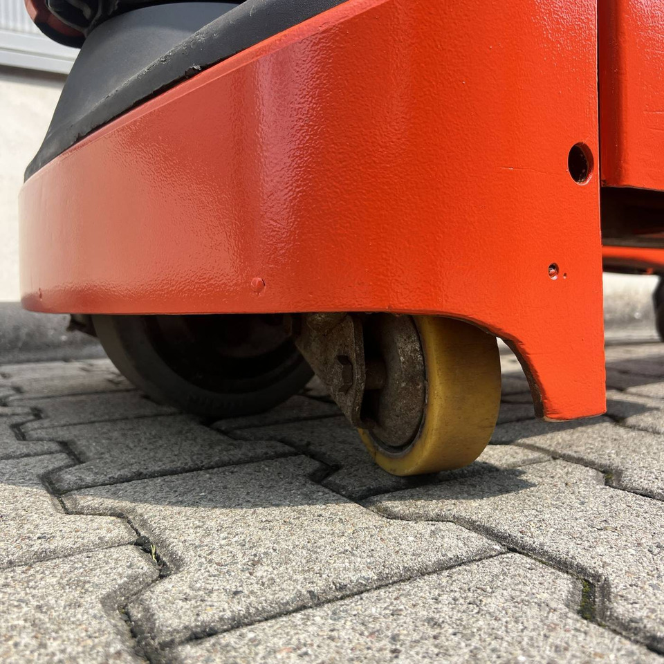 Linde T16 (1152) - Kézi raklapemelő: 5 kép. Linde T16 (1152) - Kézi raklapemelő: 5 kép.