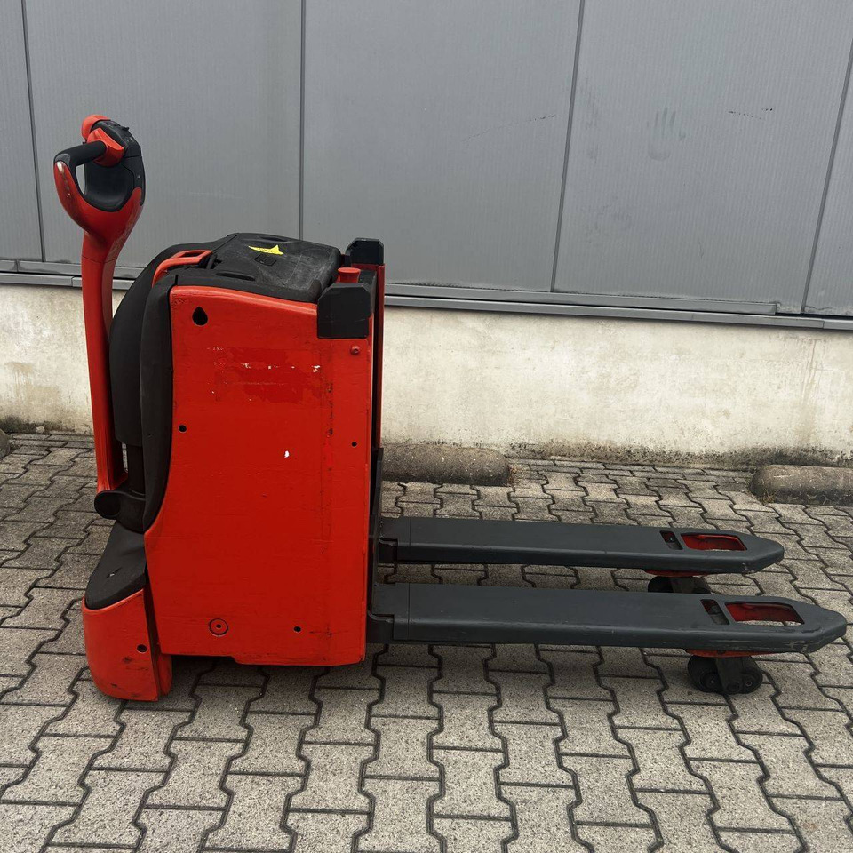 Linde T16L (1152) - Kézi raklapemelő: 3 kép. Linde T16L (1152) - Kézi raklapemelő: 3 kép.