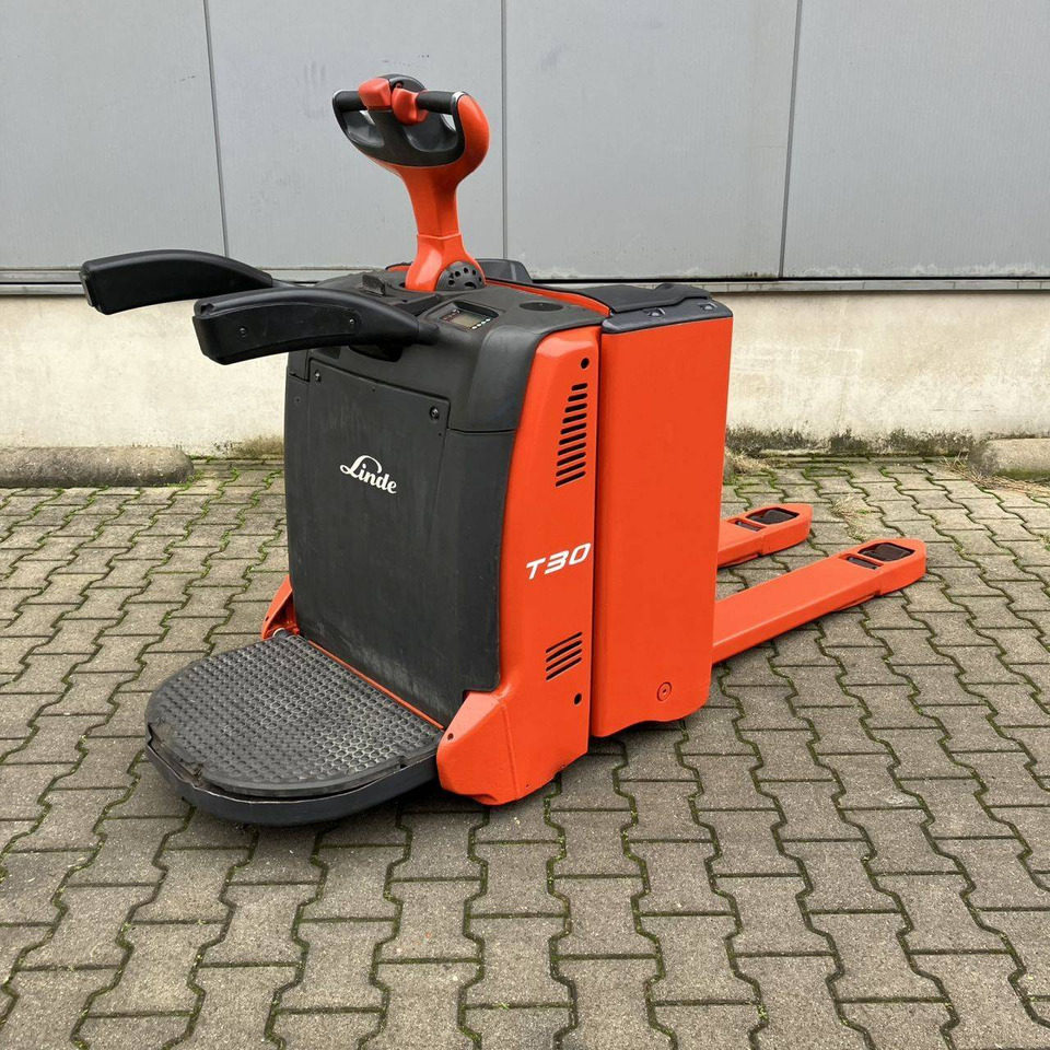 Linde T30AP (131) - Kézi raklapemelő: 2 kép. Linde T30AP (131) - Kézi raklapemelő: 2 kép.