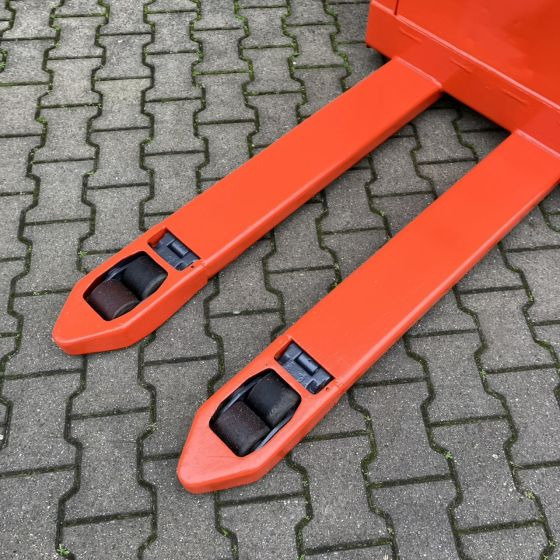 Kézi raklapemelő Linde T30AP (131): 7 kép.