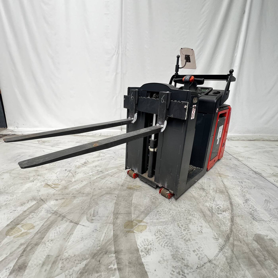 Linde V08-02 (1110) - Komissiózó targoncá: 2 kép. Linde V08-02 (1110) - Komissiózó targoncá: 2 kép.