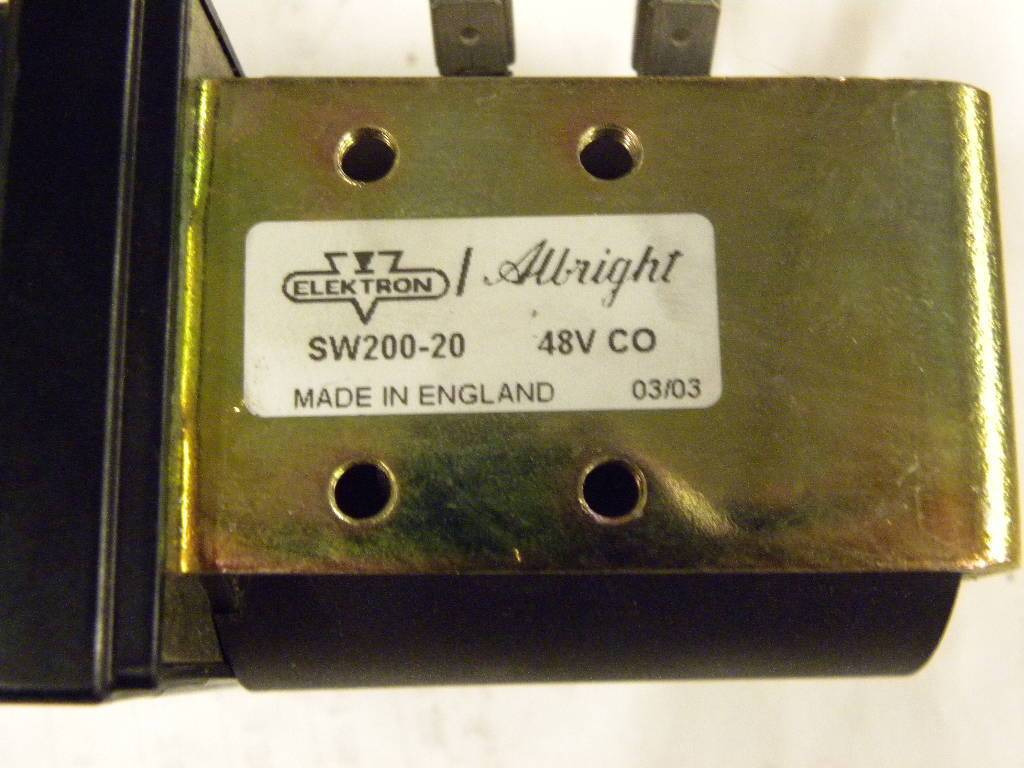 Magnetic switch contactor FM 20I - Elektromos rendszer - Anyagmozgató gép: 2 kép. Magnetic switch contactor FM 20I - Elektromos rendszer - Anyagmozgató gép: 2 kép.