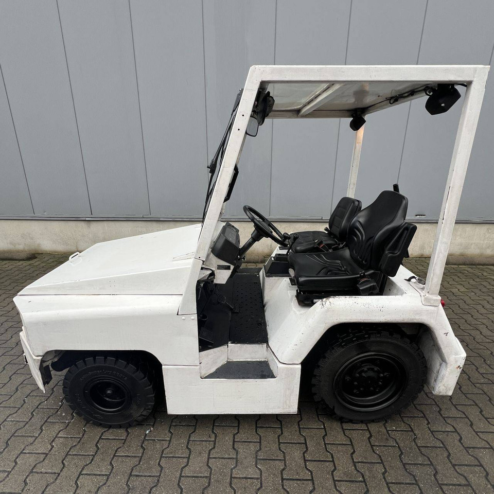 Nissan FV02A25U - Elektromos vontató: 3 kép. Nissan FV02A25U - Elektromos vontató: 3 kép.