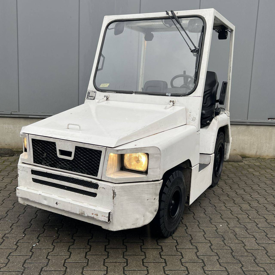 Nissan FV02A25U - Elektromos vontató: 1 kép. Nissan FV02A25U - Elektromos vontató: 1 kép.