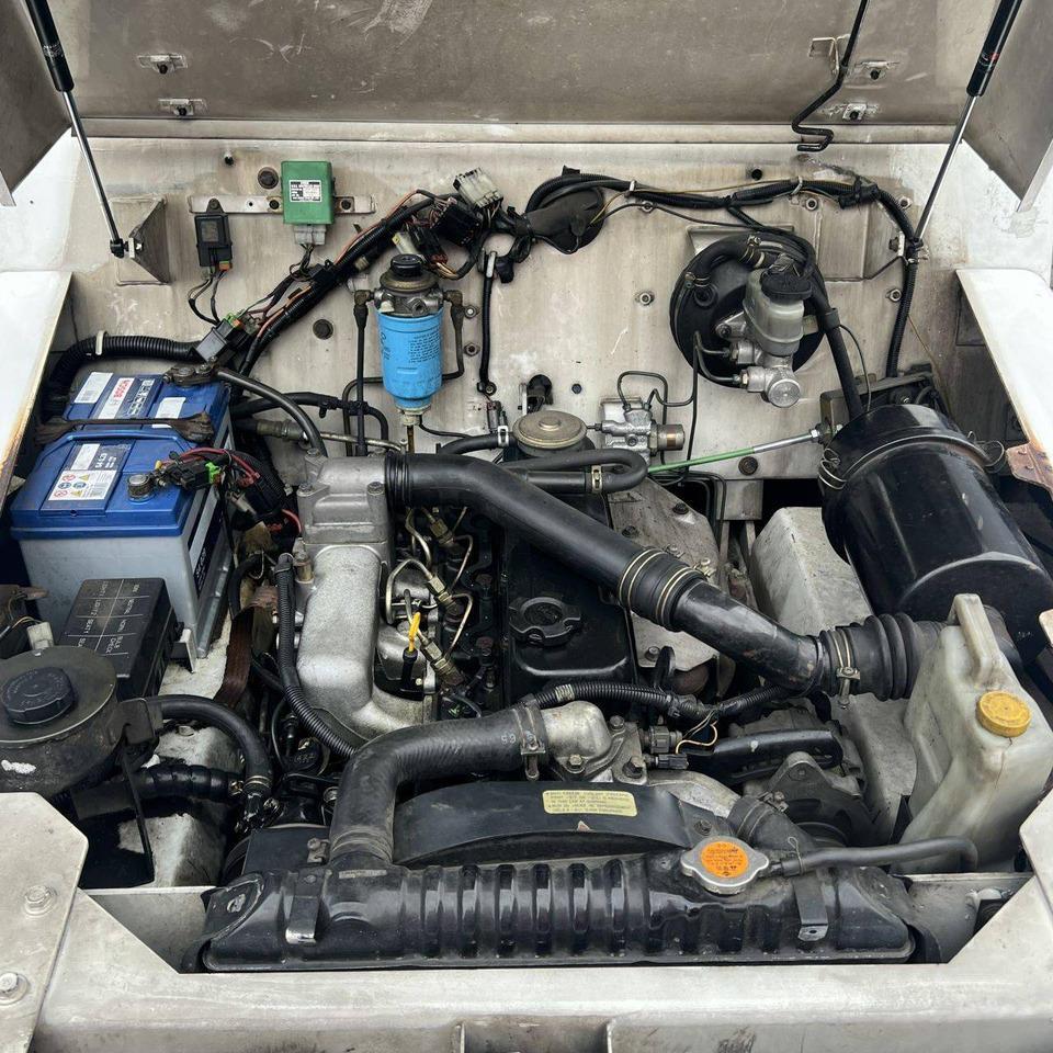 Nissan FV02A25U - Elektromos vontató: 4 kép. Nissan FV02A25U - Elektromos vontató: 4 kép.