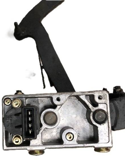 Pedal operation for Linde - Pedál - Anyagmozgató gép: 3 kép. Pedal operation for Linde - Pedál - Anyagmozgató gép: 3 kép.