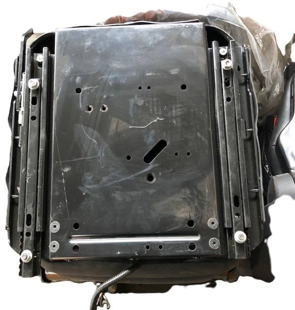 Pilot Seat 21/MN60 - Fülke és belső tér - Anyagmozgató gép: 3 kép. Pilot Seat 21/MN60 - Fülke és belső tér - Anyagmozgató gép: 3 kép.