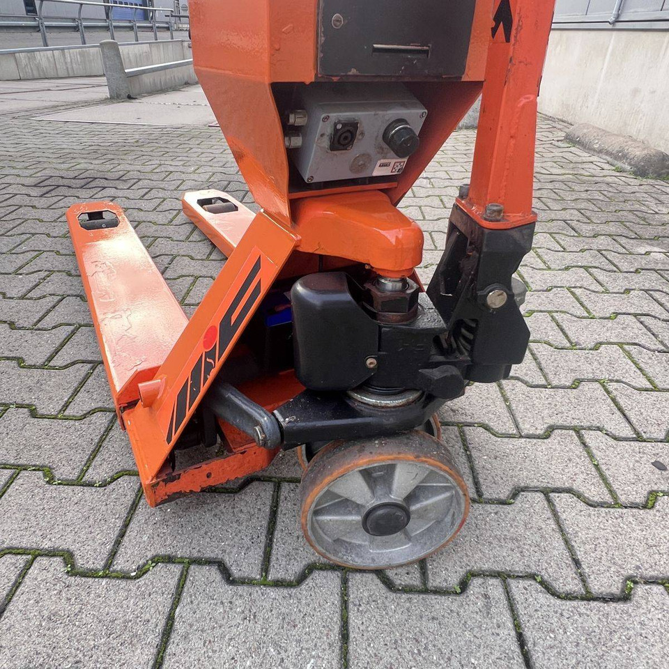 Kézi raklapemelő Ravas RPW 6100: 8 kép. Kézi raklapemelő Ravas RPW 6100: 8 kép.