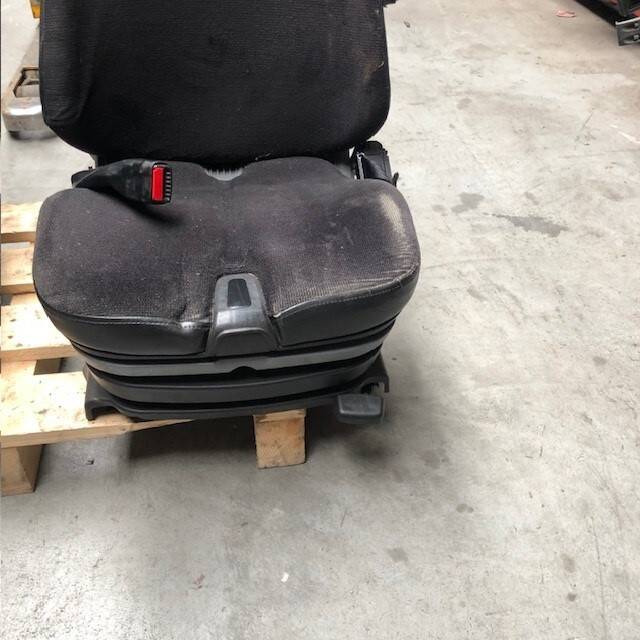 Seat for Linde /1120-01/ - Ülés - Anyagmozgató gép: 2 kép. Seat for Linde /1120-01/ - Ülés - Anyagmozgató gép: 2 kép.