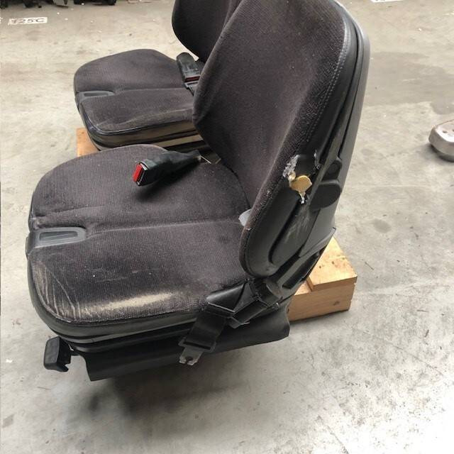 Seat for Linde /1120-01/ - Ülés - Anyagmozgató gép: 4 kép. Seat for Linde /1120-01/ - Ülés - Anyagmozgató gép: 4 kép.