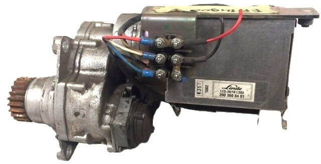 Servomotor + Integrated Controller - Kormányzás - Anyagmozgató gép: 1 kép. Servomotor + Integrated Controller - Kormányzás - Anyagmozgató gép: 1 kép.