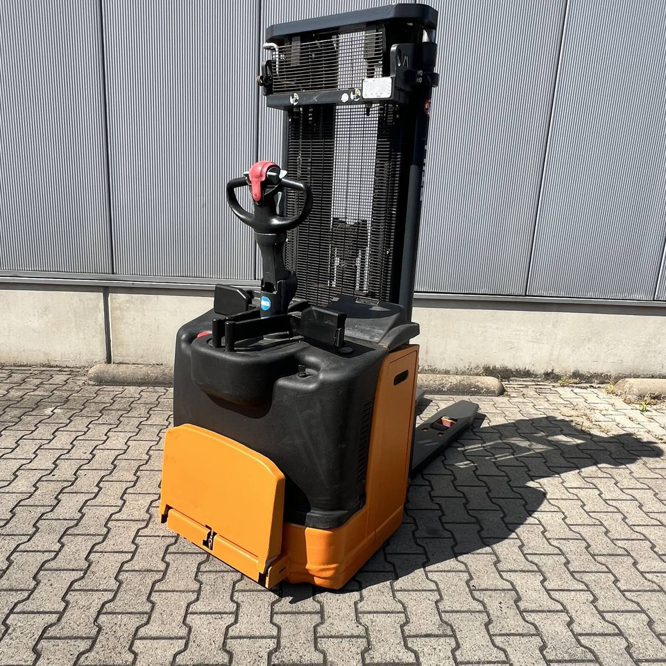 Still EGVS14 - Emelőtargoncá: 2 kép. Still EGVS14 - Emelőtargoncá: 2 kép.