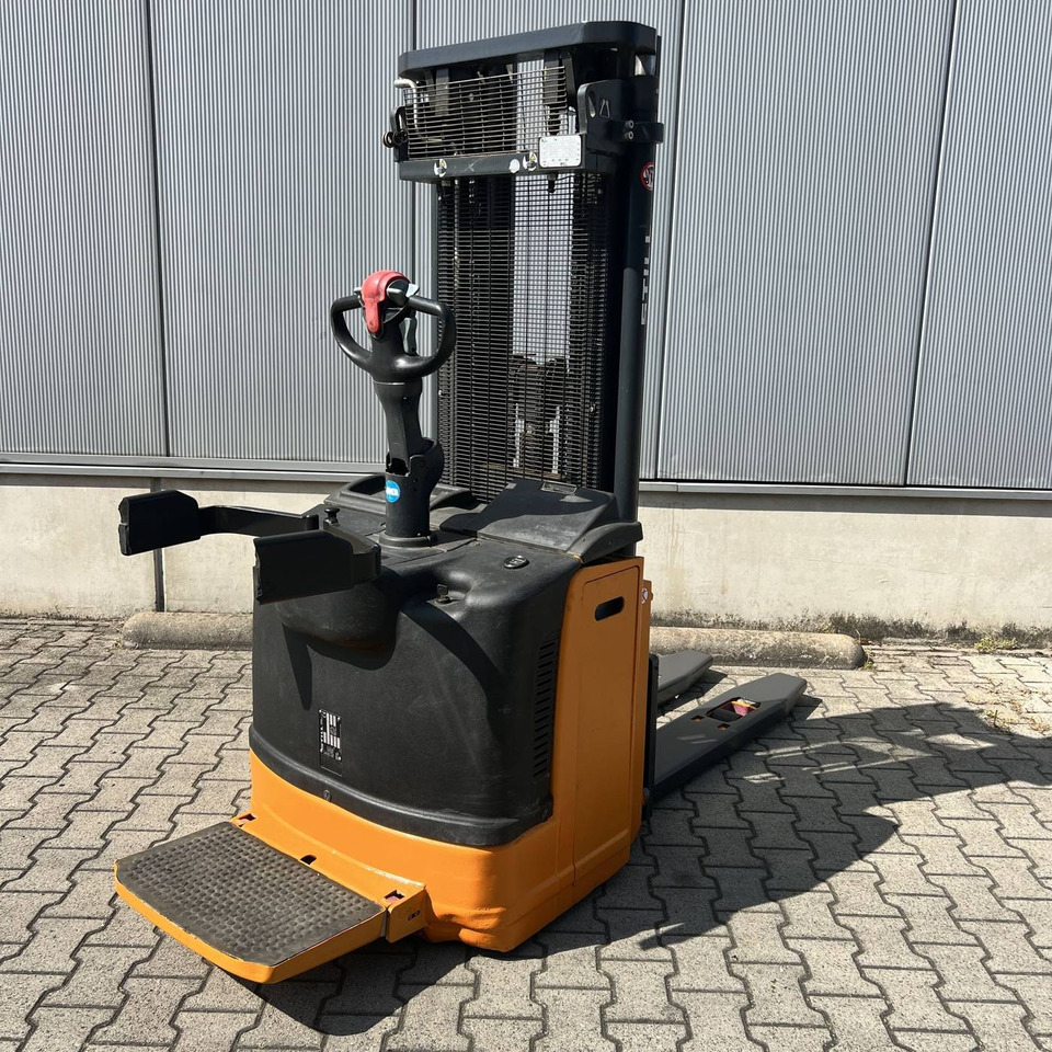 Still EGVS14 - Emelőtargoncá: 1 kép. Still EGVS14 - Emelőtargoncá: 1 kép.