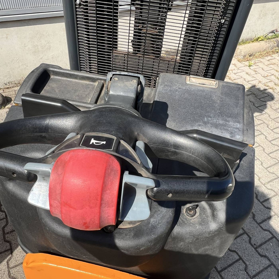 Still EGVS14 - Emelőtargoncá: 5 kép. Still EGVS14 - Emelőtargoncá: 5 kép.