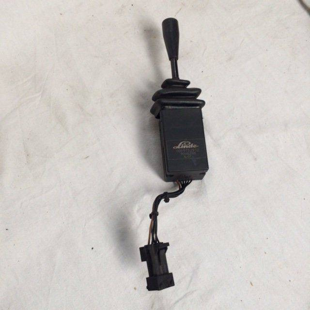 Switch for Linde E14-20-02, Series 335-02 - Kormányoszlop kapcsoló - Anyagmozgató gép: 1 kép. Switch for Linde E14-20-02, Series 335-02 - Kormányoszlop kapcsoló - Anyagmozgató gép: 1 kép.