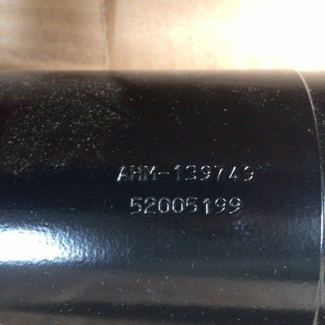 Tilt cylinder complete for Caterpillar - Hidraulikus henger - Anyagmozgató gép: 3 kép. Tilt cylinder complete for Caterpillar - Hidraulikus henger - Anyagmozgató gép: 3 kép.