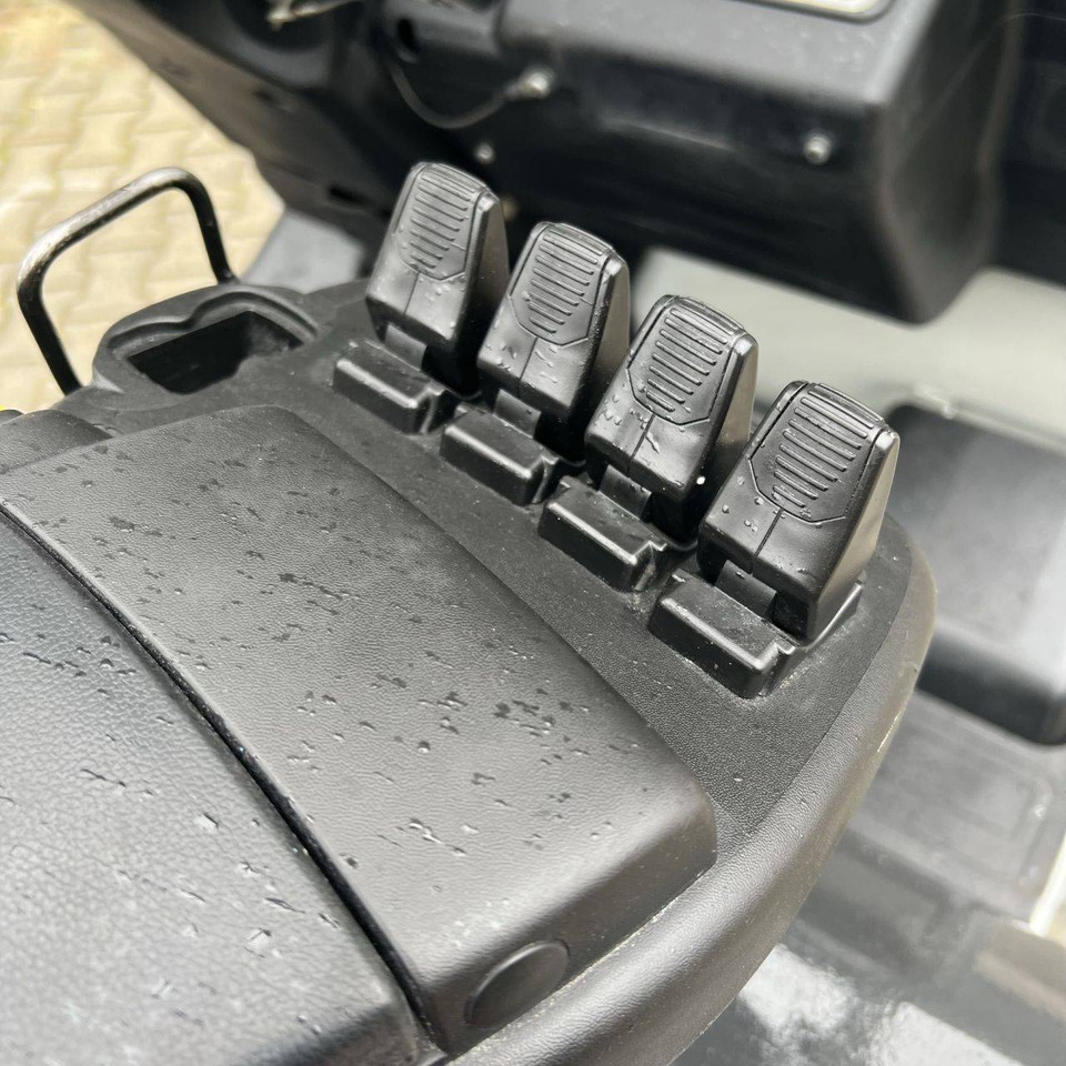 Unicarriers ET16 (AG1N12L16Q) - Elektromos targonca: 5 kép. Unicarriers ET16 (AG1N12L16Q) - Elektromos targonca: 5 kép.
