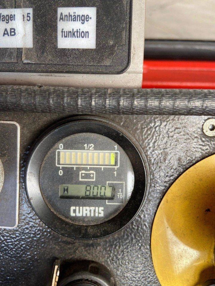 Volk EFZ12K - Elektromos vontató: 2 kép. Volk EFZ12K - Elektromos vontató: 2 kép.