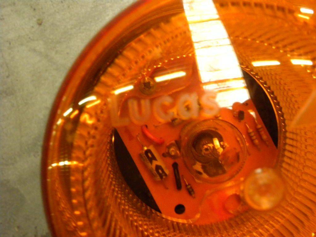 Warning light from Lucas - Lámpá/ Világítás - Anyagmozgató gép: 4 kép. Warning light from Lucas - Lámpá/ Világítás - Anyagmozgató gép: 4 kép.