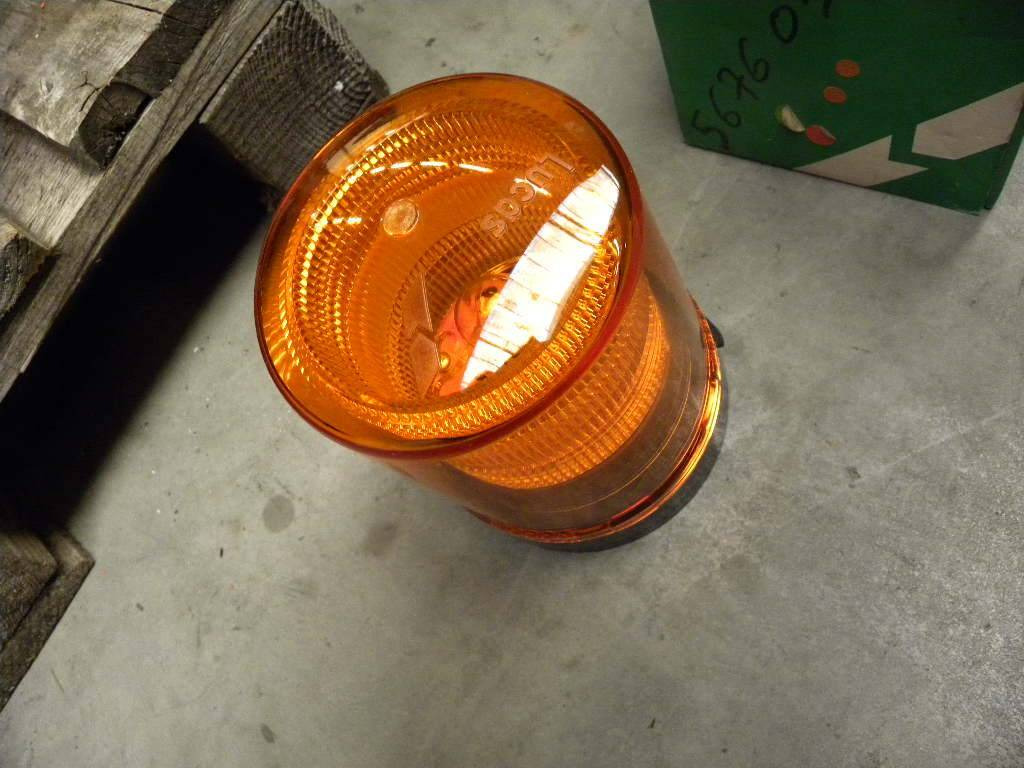 Warning light from Lucas - Lámpá/ Világítás - Anyagmozgató gép: 1 kép. Warning light from Lucas - Lámpá/ Világítás - Anyagmozgató gép: 1 kép.