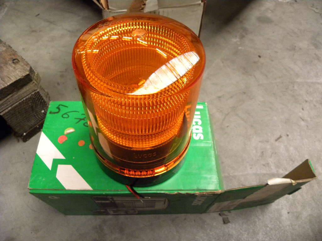 Warning light from Lucas - Lámpá/ Világítás - Anyagmozgató gép: 2 kép. Warning light from Lucas - Lámpá/ Világítás - Anyagmozgató gép: 2 kép.