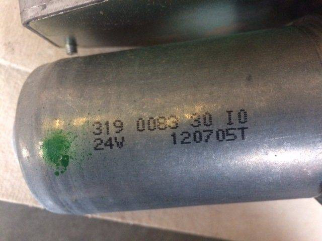 Wiper motor for Linde C90/5-C90/8, Series 318 - Fülke és belső tér - Anyagmozgató gép: 3 kép. Wiper motor for Linde C90/5-C90/8, Series 318 - Fülke és belső tér - Anyagmozgató gép: 3 kép.