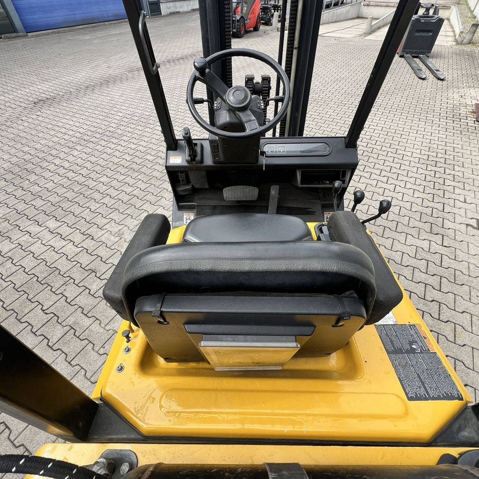 Yale GLP30TF - Gázüzemű targonca: 5 kép. Yale GLP30TF - Gázüzemű targonca: 5 kép.