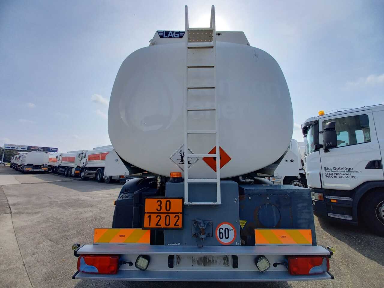 Tartályos teherautó MAN TGS: 8 kép.