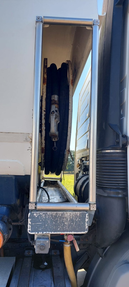 MERCEDES Actros - Tartályos teherautó: 3 kép. MERCEDES Actros - Tartályos teherautó: 3 kép.
