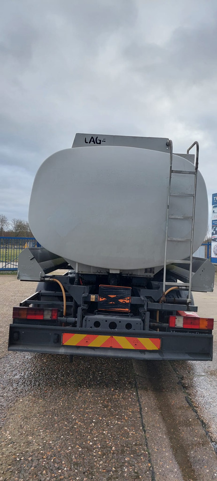 Tartályos teherautó MERCEDES: 9 kép. Tartályos teherautó MERCEDES: 9 kép.