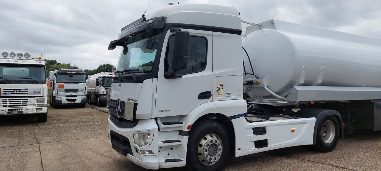 MERCEDES Actros - Nyergesvontató: 1 kép. MERCEDES Actros - Nyergesvontató: 1 kép.