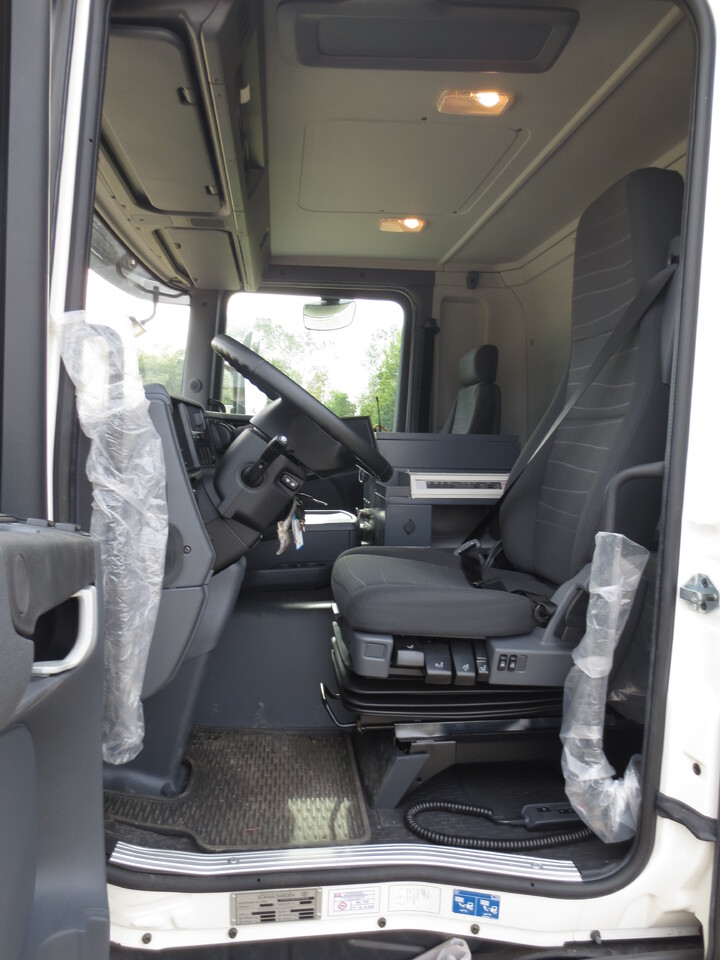 SCANIA G370 - Tartályos teherautó: 3 kép. SCANIA G370 - Tartályos teherautó: 3 kép.