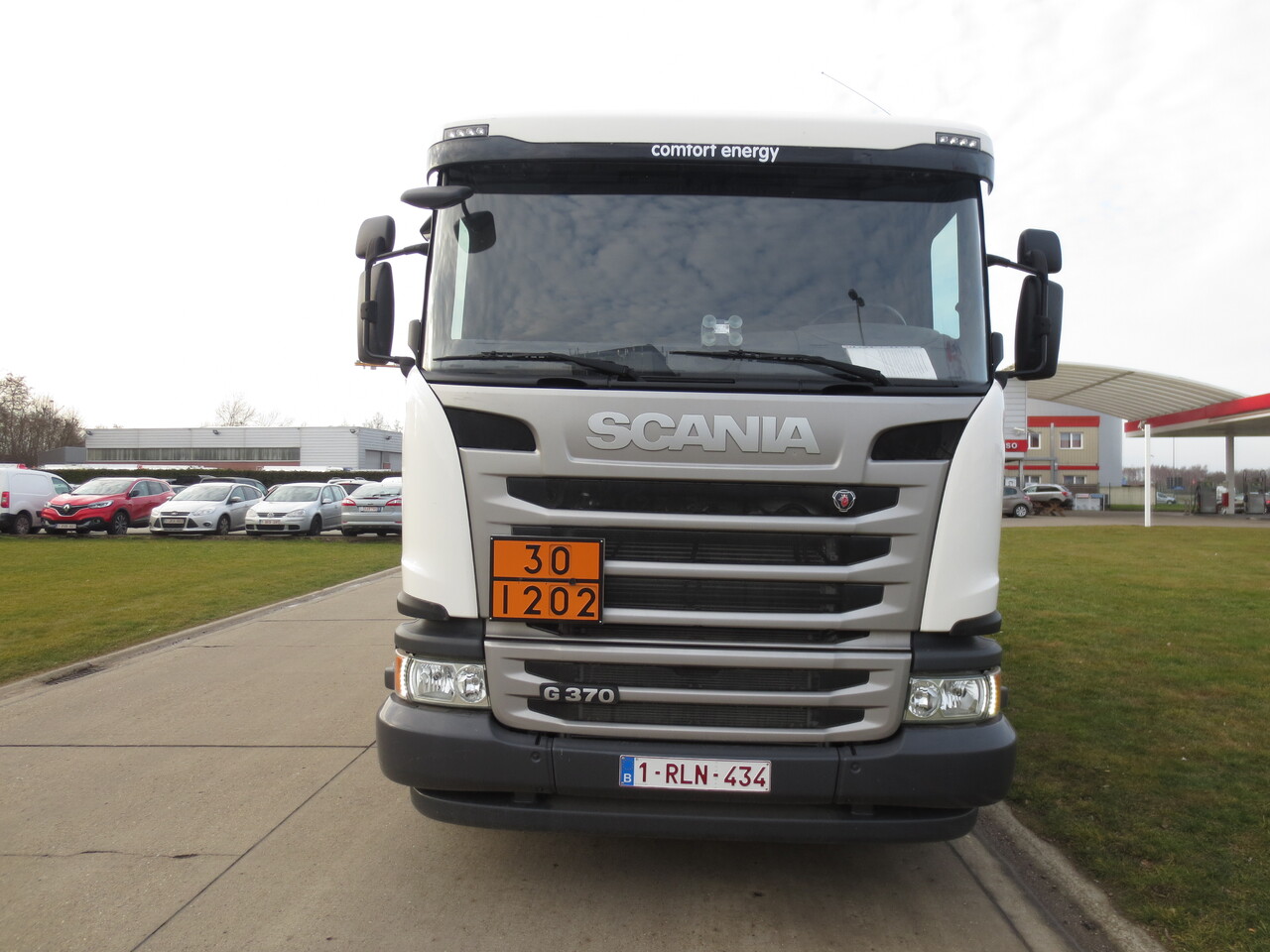SCANIA G370 - Tartályos teherautó: 3 kép. SCANIA G370 - Tartályos teherautó: 3 kép.
