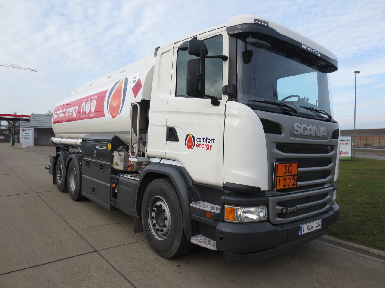 SCANIA G370 - Tartályos teherautó: 4 kép. SCANIA G370 - Tartályos teherautó: 4 kép.