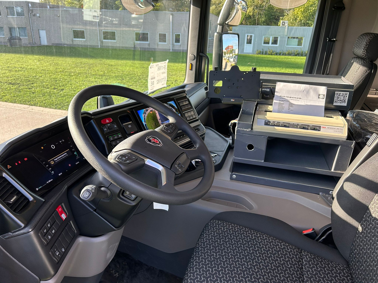 SCANIA P370 - Tartályos teherautó: 3 kép. SCANIA P370 - Tartályos teherautó: 3 kép.