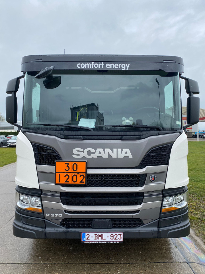 SCANIA P370 - Tartályos teherautó: 5 kép. SCANIA P370 - Tartályos teherautó: 5 kép.