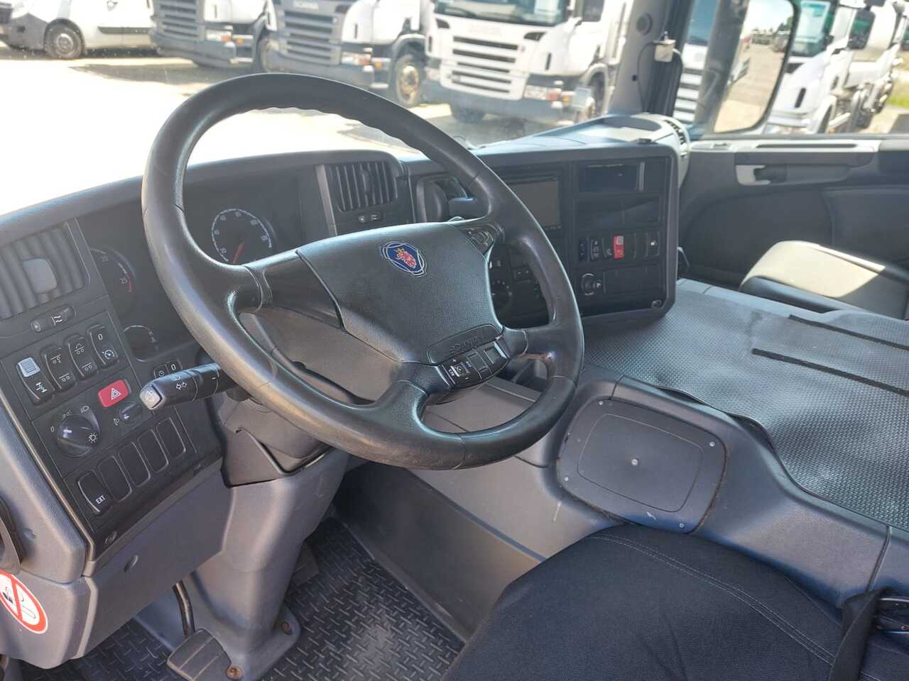 SCANIA PRT - Tartályos teherautó: 2 kép. SCANIA PRT - Tartályos teherautó: 2 kép.